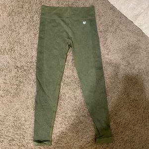 Green seamless leggings